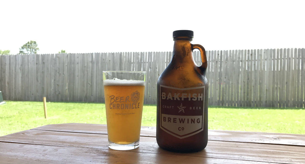 Beer-Chronicle-Houston-Craft-Beer-Review-BAKFISH-Circle-Hook-Beer-In-Pint-Glass-With-Growler